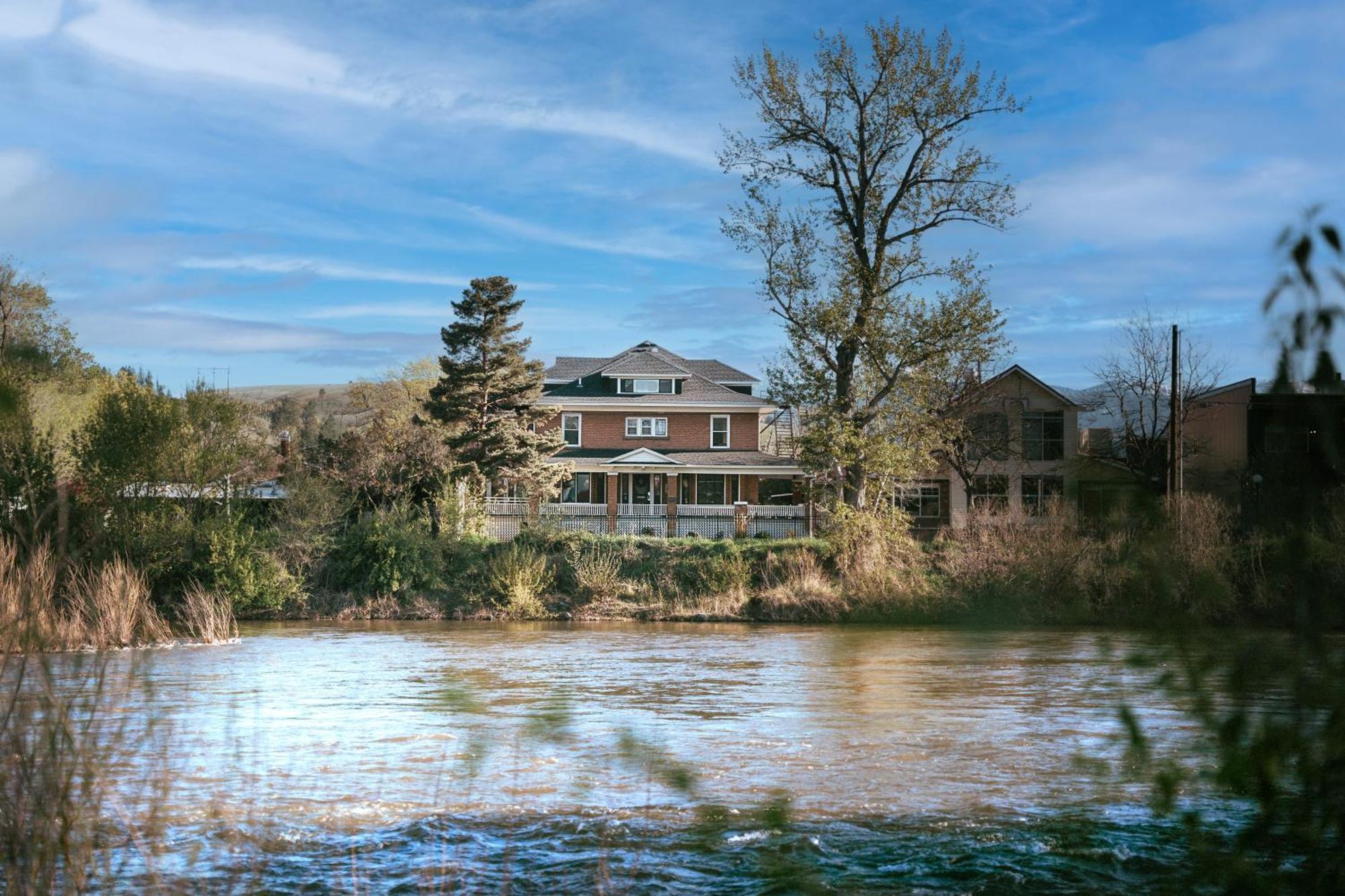 Goldsmith'S River Front Inn ميسولا المظهر الخارجي الصورة